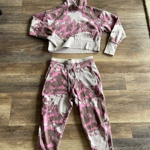 TieDye Matching Set (cropped sweatshirt & sweatpants)